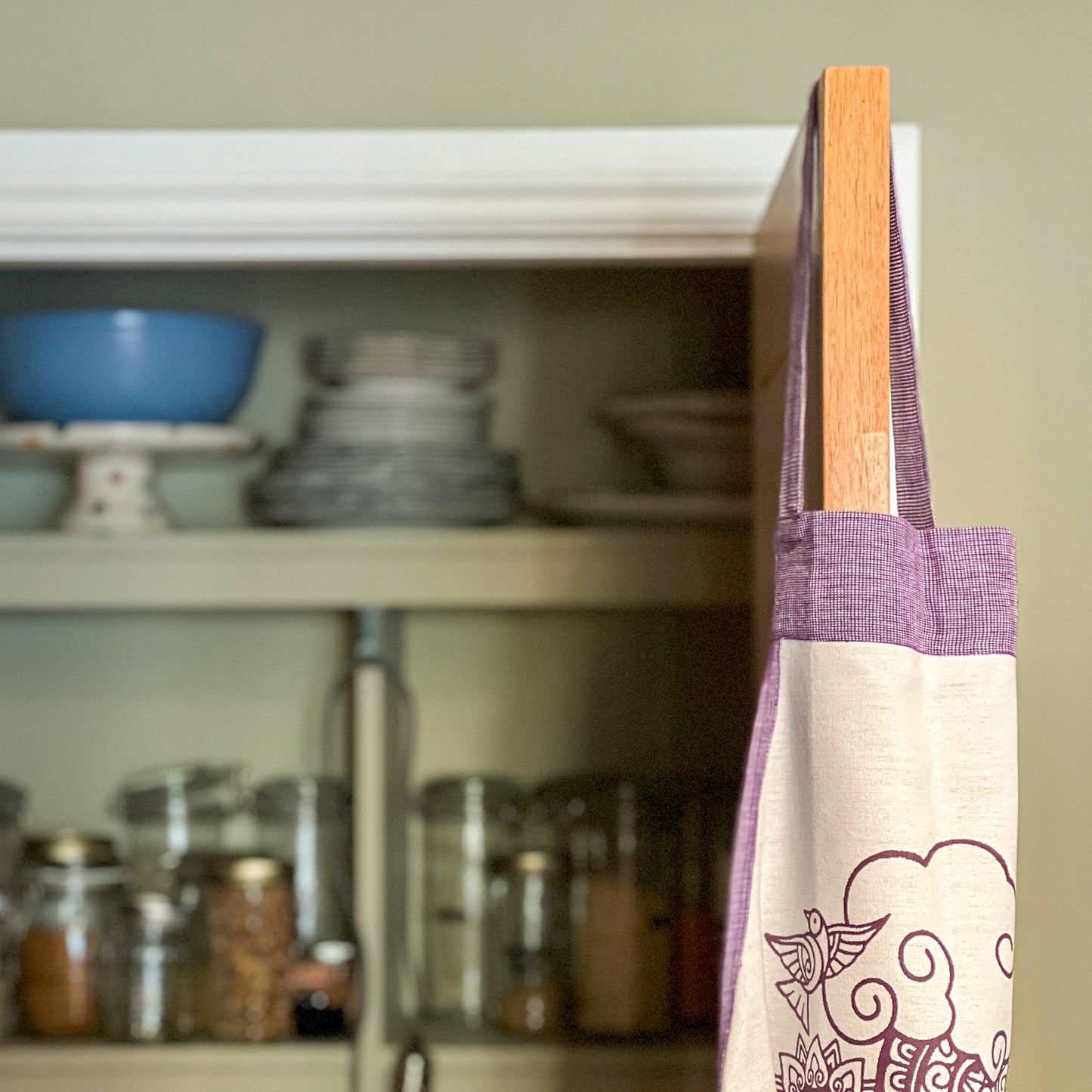 Apron - Burmese Cat in Springtime